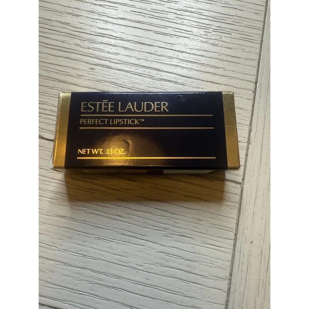 NWB Estee Lauder Perfect‎ Lipclolor Lipstick In City Rose. New, Unused W/ Box